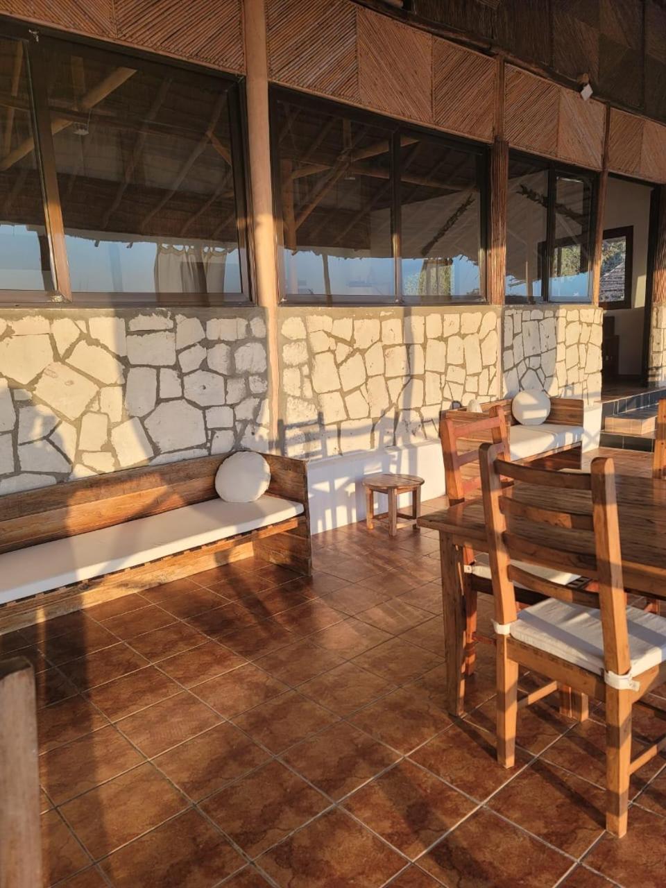 Ambatomilo Shangri-La Lodge מראה חיצוני תמונה